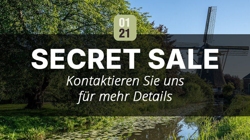Campingplatz in den Niederlanden kaufen Eine Windmühle an einem Teich mit grünen Bäumen; überlagerter Text: SECRET SALE Kontaktieren Sie uns für mehr Details - ideal, wenn Sie in eine Ferienimmobilie investieren möchten. Oben das Datum 01 21. 0121Management - der Campingplatz und Ferienimmobilien Makler